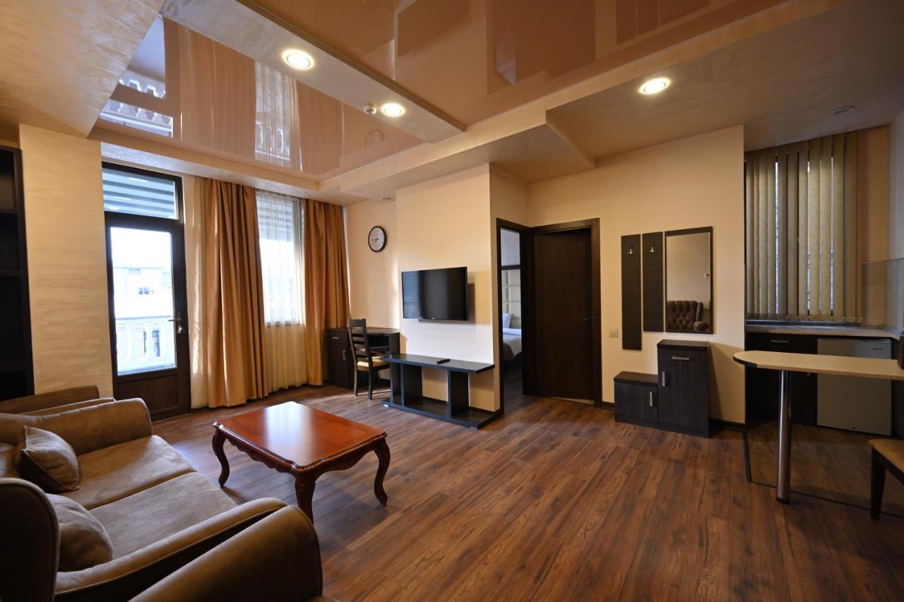 Hotel Partiez Yerevan Bagian luar foto