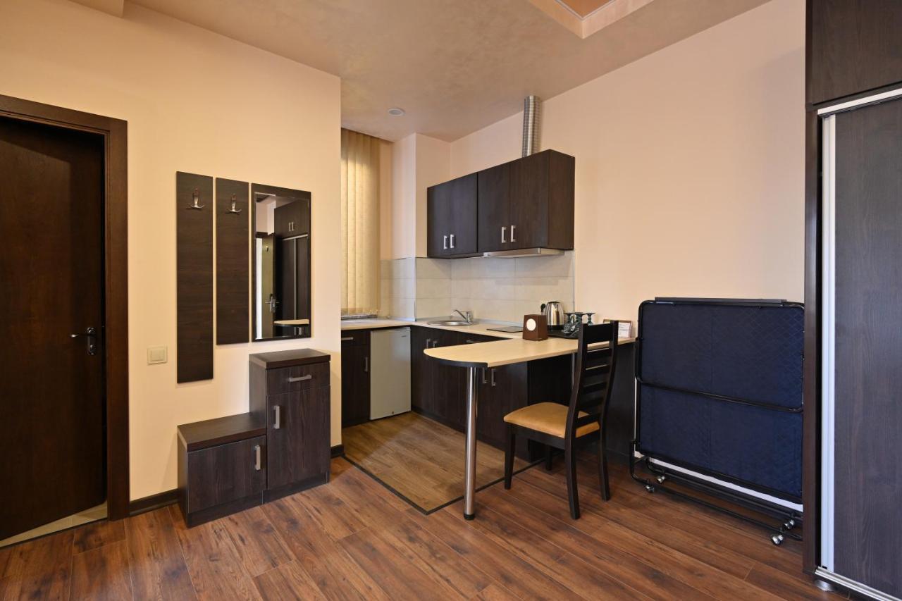 Hotel Partiez Yerevan Bagian luar foto