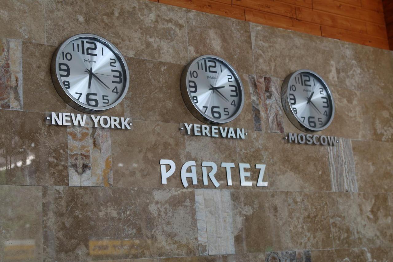 Hotel Partiez Yerevan Bagian luar foto