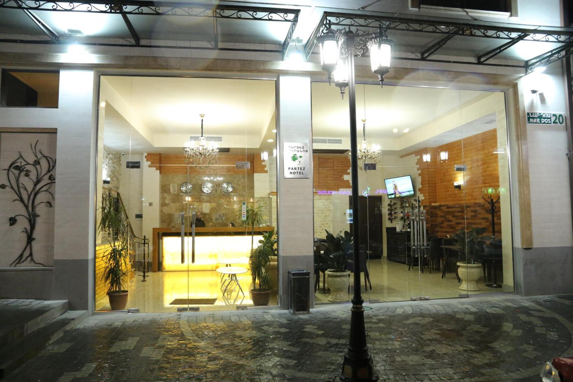 Hotel Partiez Yerevan Bagian luar foto