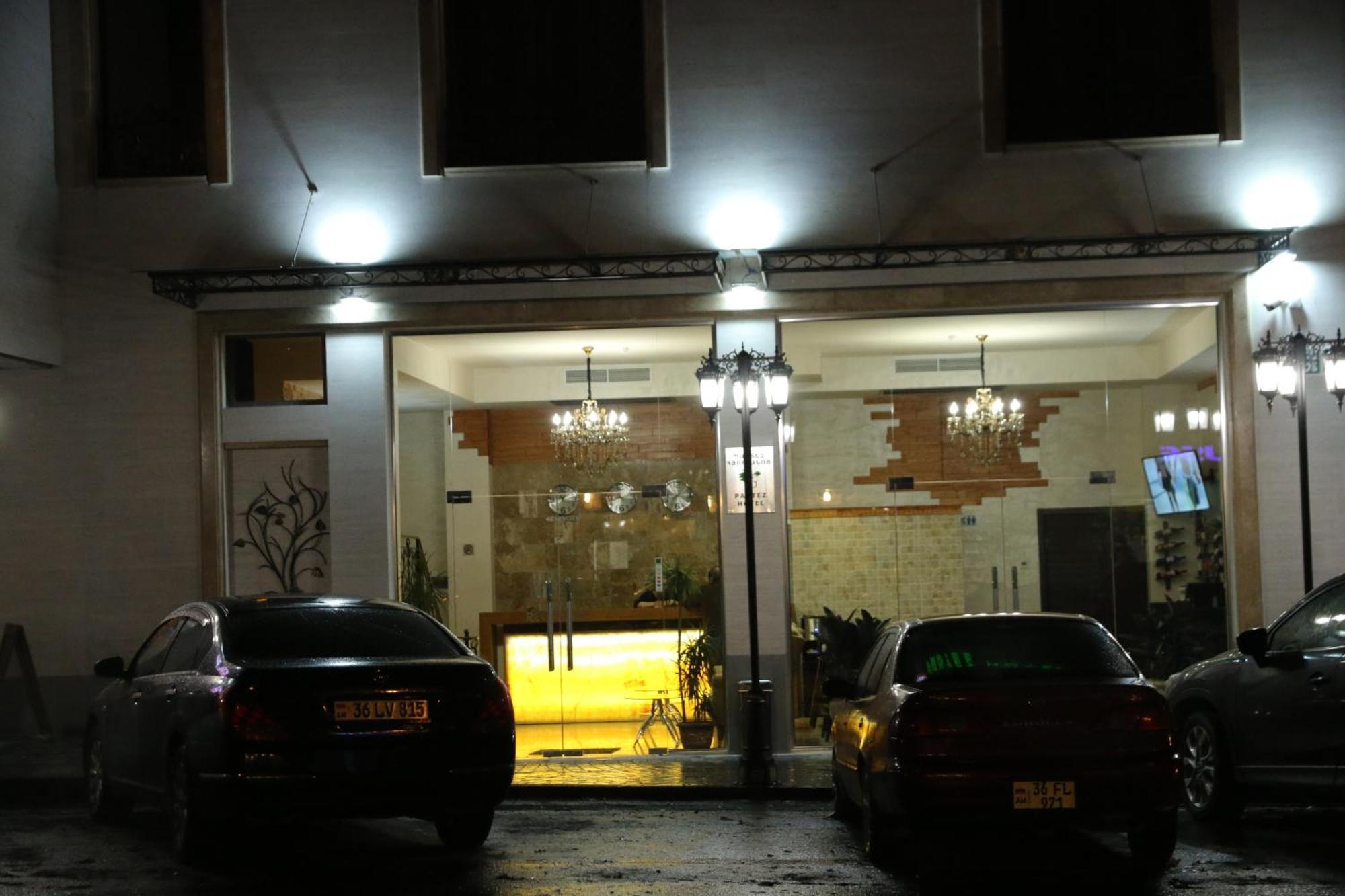 Hotel Partiez Yerevan Bagian luar foto