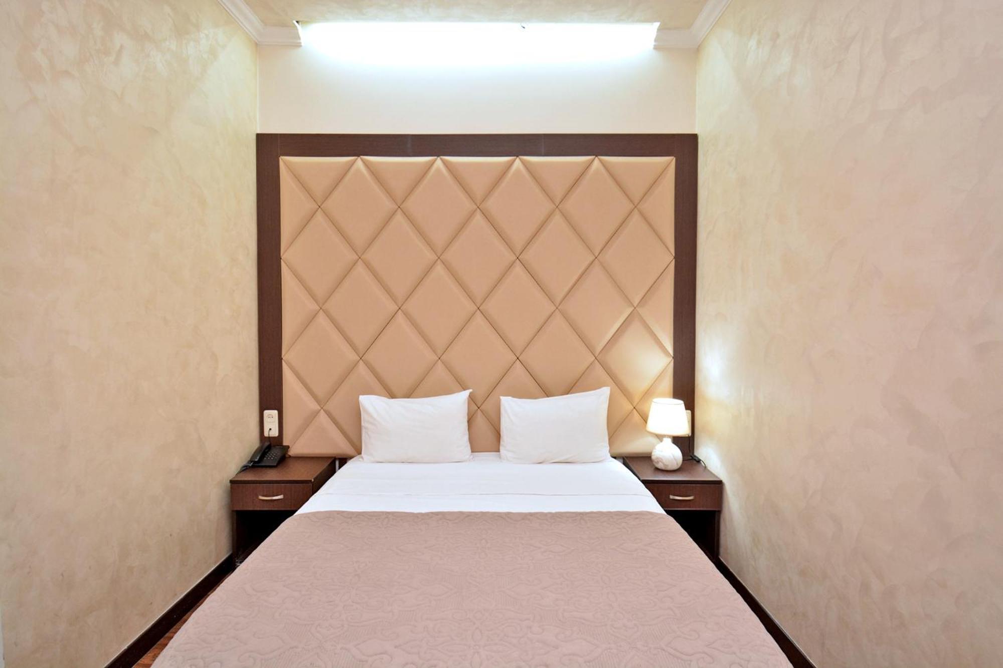 Hotel Partiez Yerevan Bagian luar foto