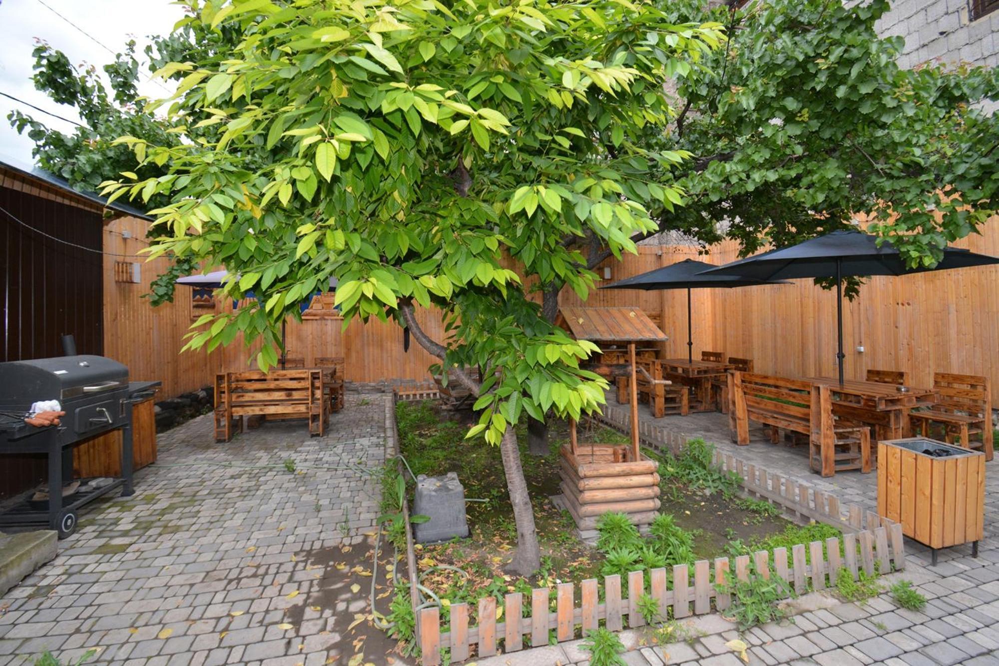 Hotel Partiez Yerevan Bagian luar foto