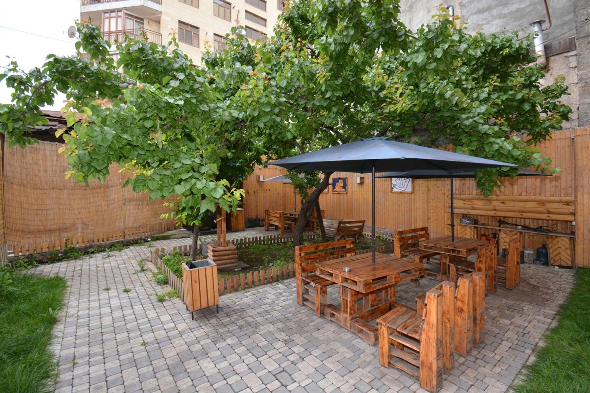 Hotel Partiez Yerevan Bagian luar foto