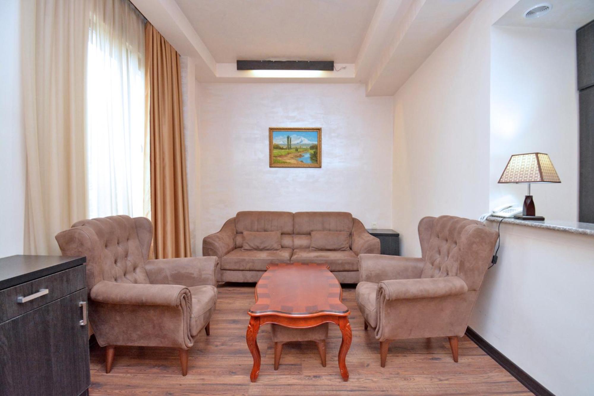 Hotel Partiez Yerevan Bagian luar foto