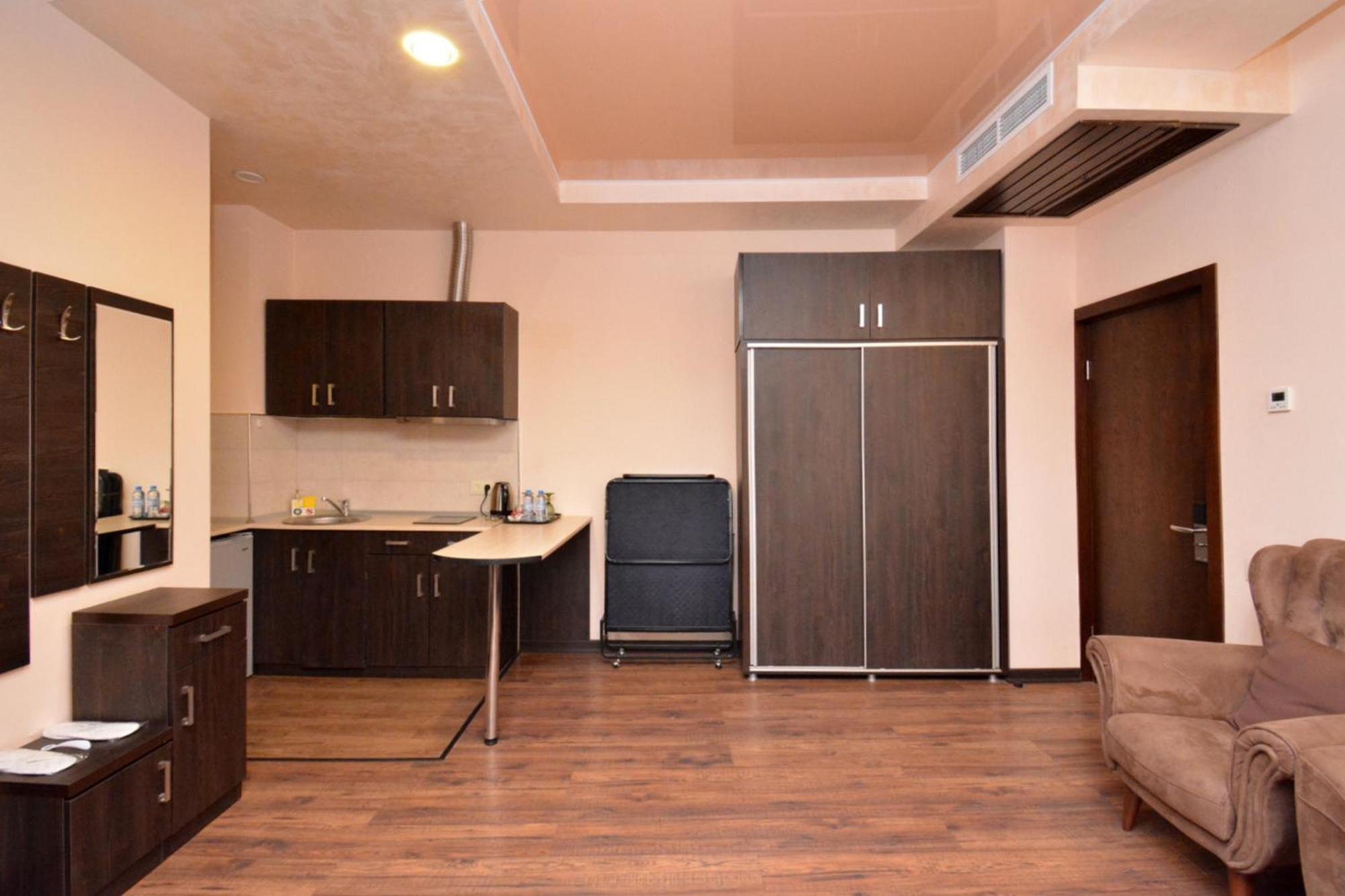 Hotel Partiez Yerevan Bagian luar foto