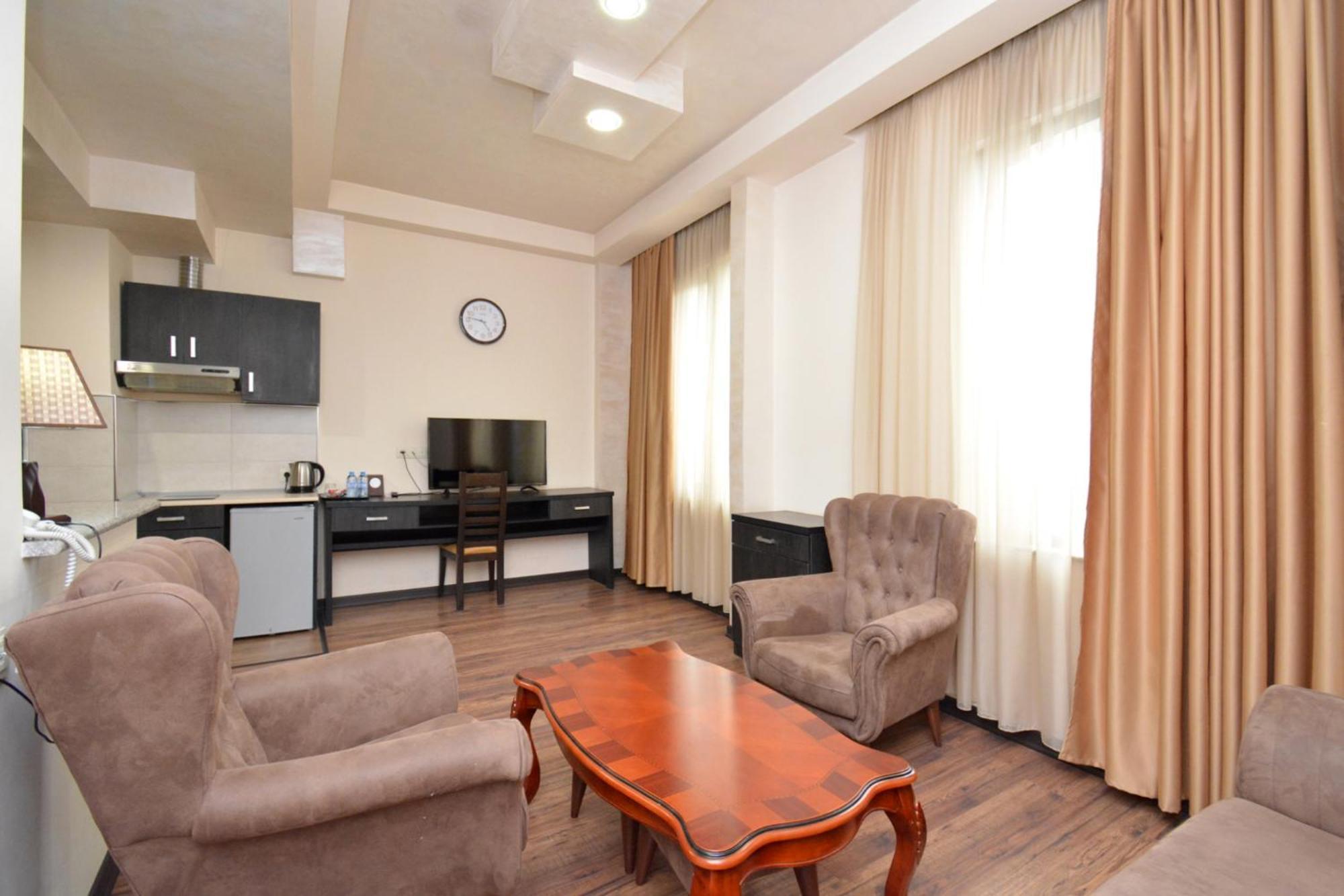 Hotel Partiez Yerevan Bagian luar foto