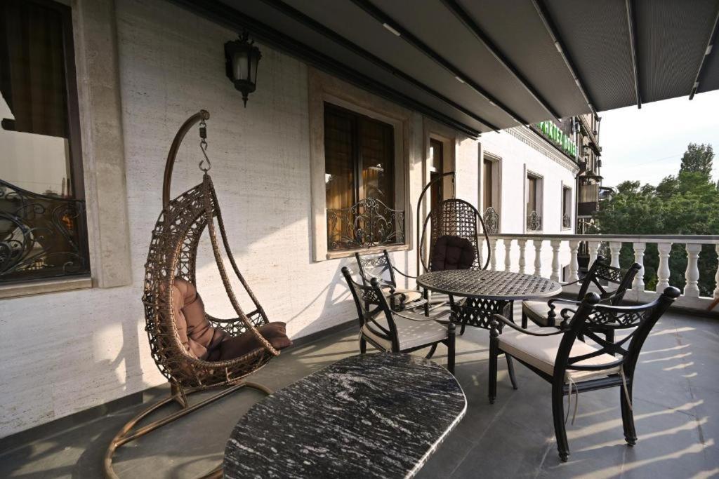 Hotel Partiez Yerevan Bagian luar foto