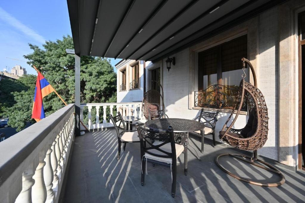 Hotel Partiez Yerevan Bagian luar foto