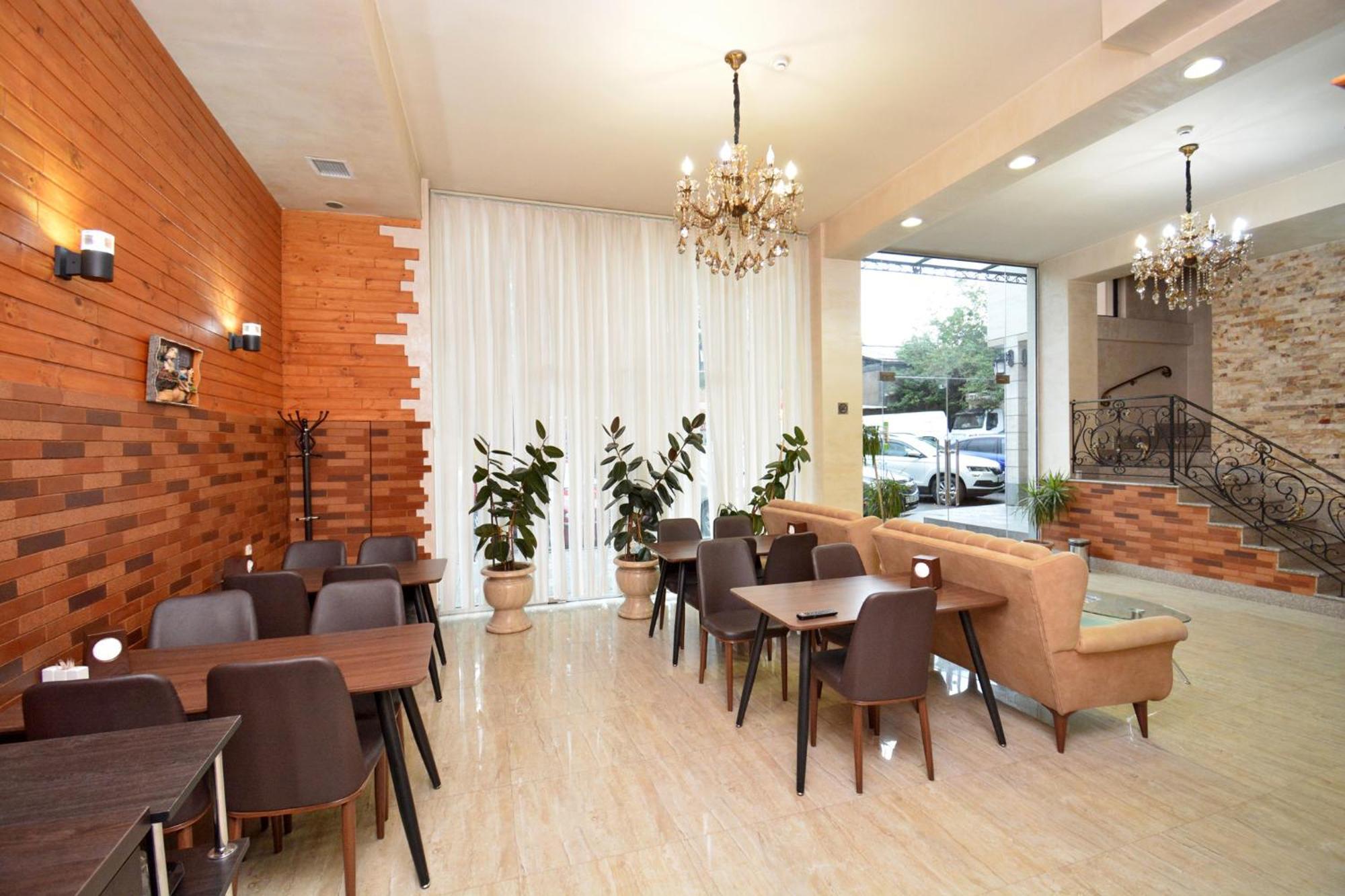 Hotel Partiez Yerevan Bagian luar foto