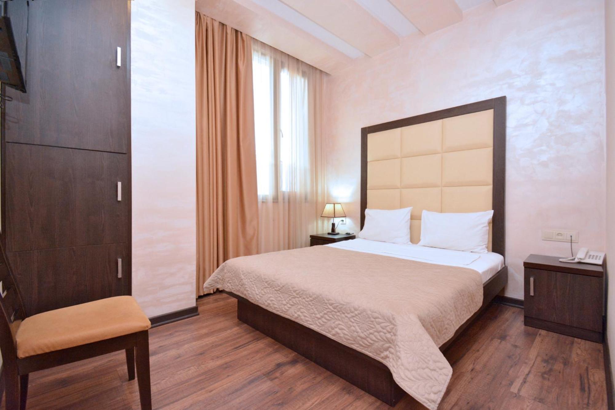 Hotel Partiez Yerevan Bagian luar foto
