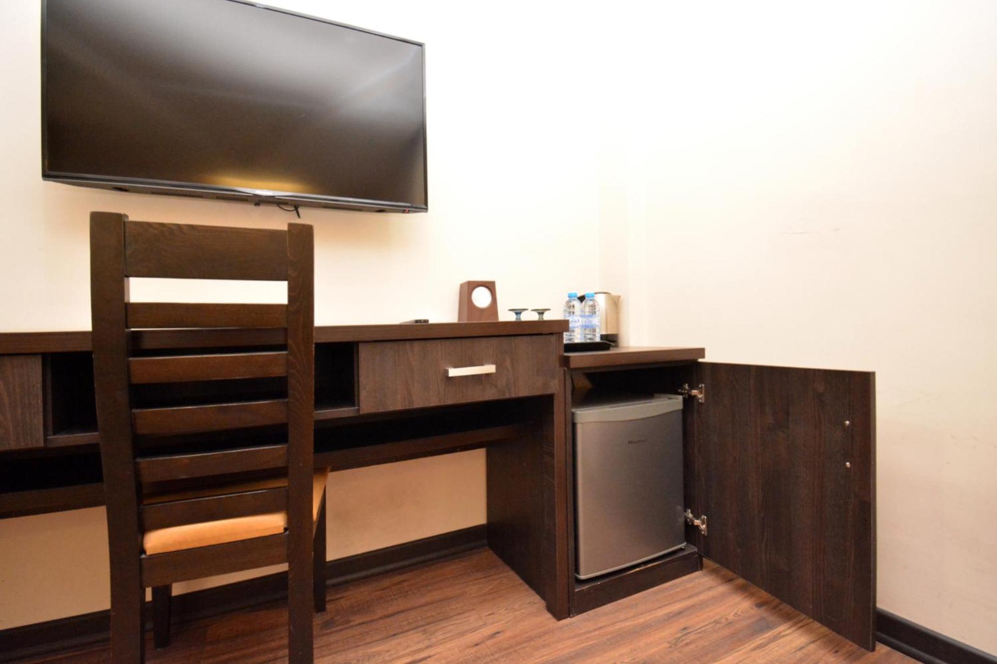 Hotel Partiez Yerevan Bagian luar foto