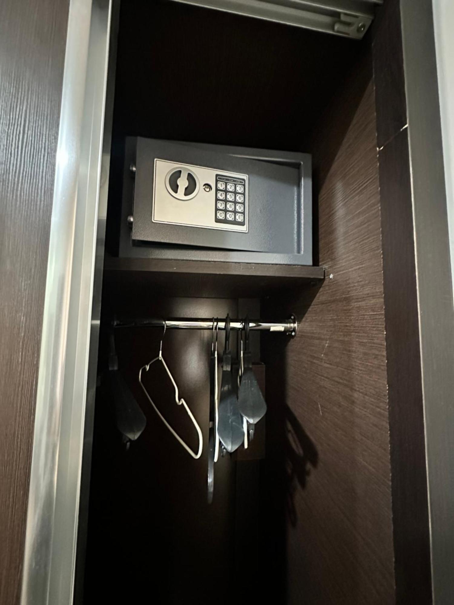 Hotel Partiez Yerevan Bagian luar foto