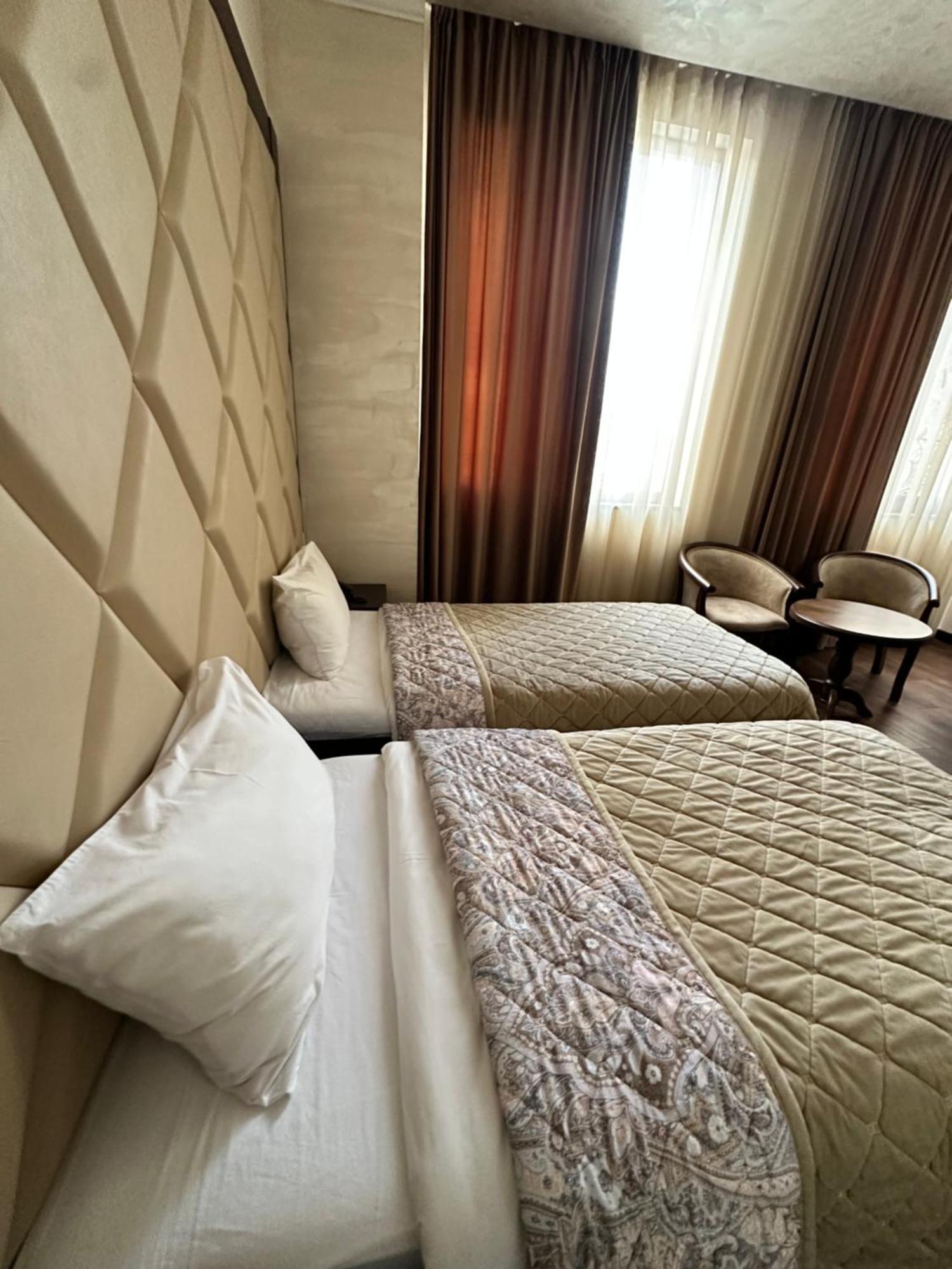 Hotel Partiez Yerevan Bagian luar foto