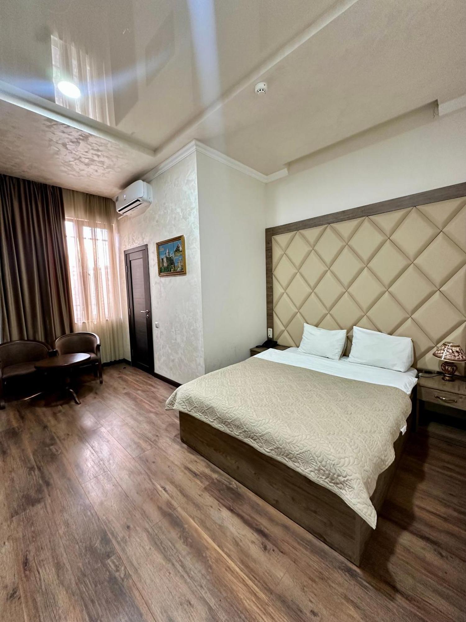 Hotel Partiez Yerevan Bagian luar foto